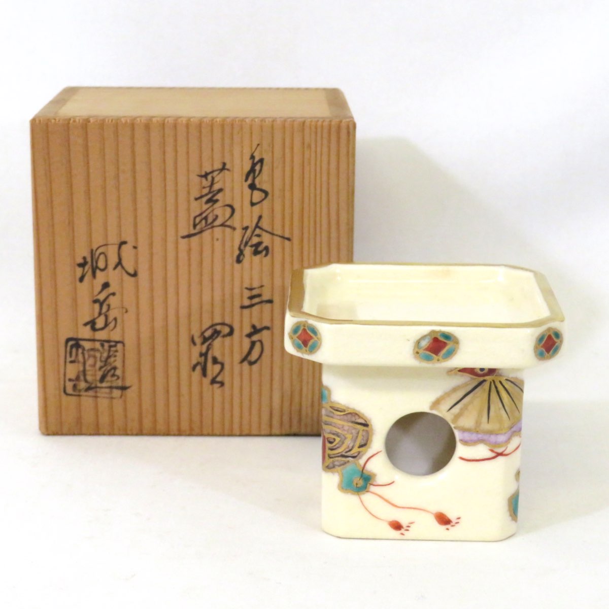 【二月の特売品】平安 橋本城岳作 色絵 三方 蓋置 茶道具【中古 美品】