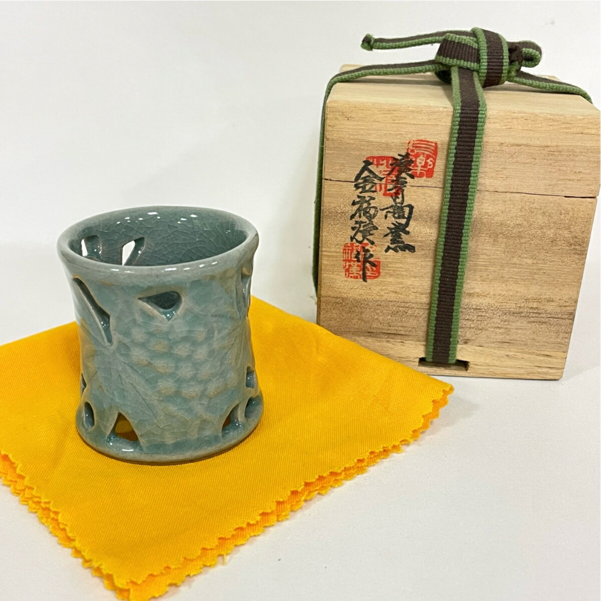 【十月☆特売品】高麗青磁 国漢青窯 金福漢作 青磁透刻蓋置【中古美品】送料無料