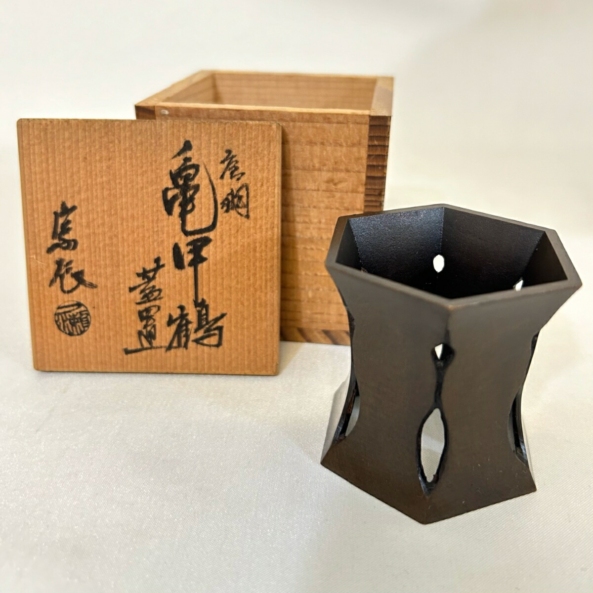 【七月★特売品】一ノ瀬宗辰作 亀甲鶴 唐銅 蓋置 茶道具【中古 美品】