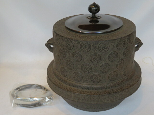 （四月◆特売品）南部鉄器 成龍堂鋳造所 日本伝統工芸士 及川 齋作 風炉用 車軸釜 茶道具【税込・送料込】【中古・未使用】