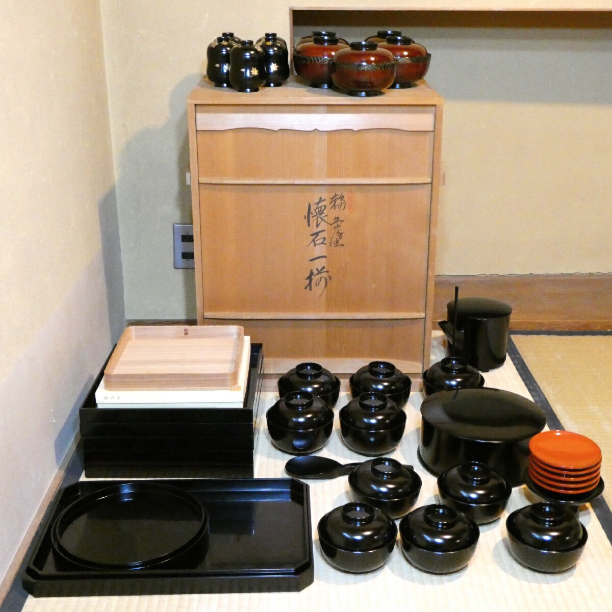 【五月の特売品】輪島塗 木製本漆塗懐石道具一式と杉八寸盆 茶道具 懐石道具 お茶事【中古 超美品】