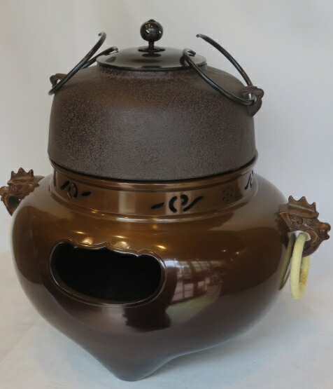 (六月◆特売品)山形県釜師 高橋敬典作 平丸霰釜添 唐銅鬼面風炉 〈税込・送料込〉【中古・未使用】