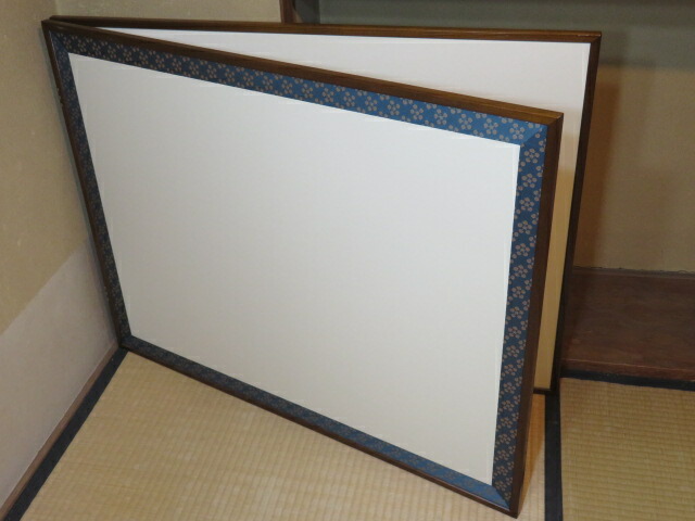 (六月◆特売品)お稽古用 桑縁両面使 京間用 利休梅と鷲子総張風炉先 〈税込・送料込〉【中古・シミ】