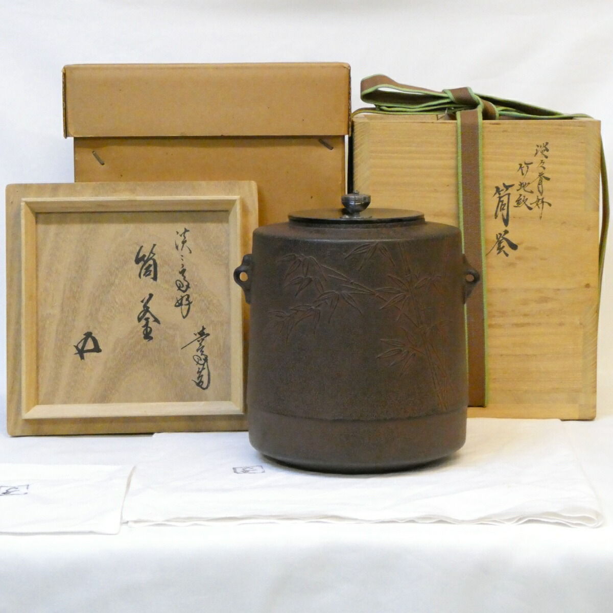 【淡々斎好 本歌 鵬雲斎宗匠御箱書】三代 角谷与斎作 竹地紋筒釜 南鐐摘蓋添 風炉釜 角谷與斎 高級茶道具 【超美品】