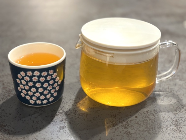 山吹色の阿波晩茶