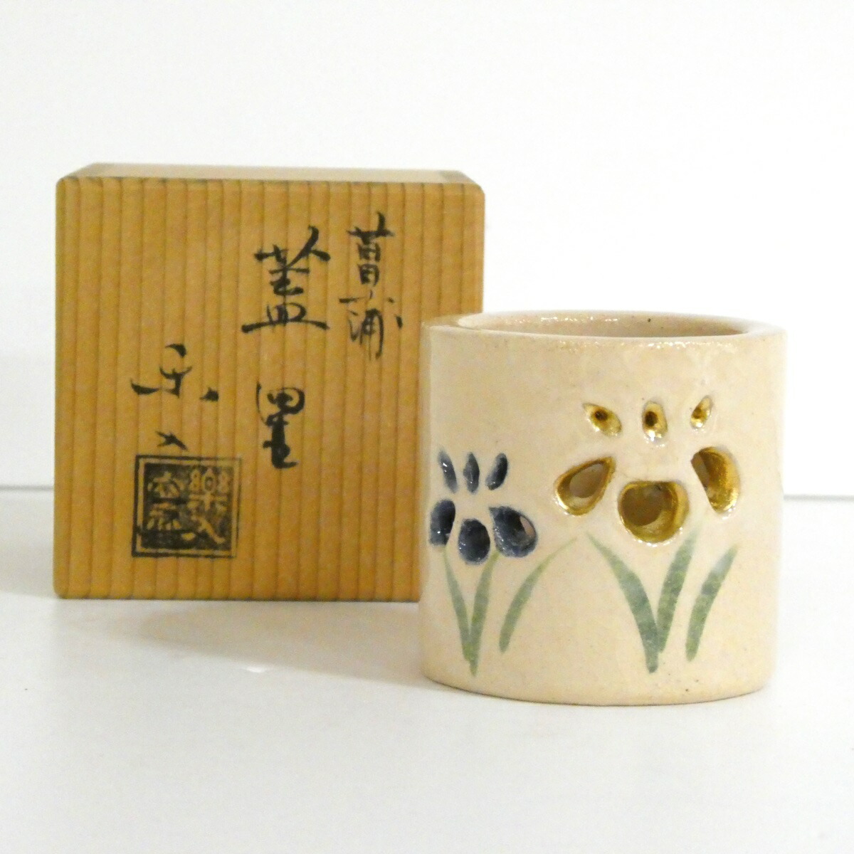 【七月の特売品】楽入窯 菖蒲 蓋置【中古】