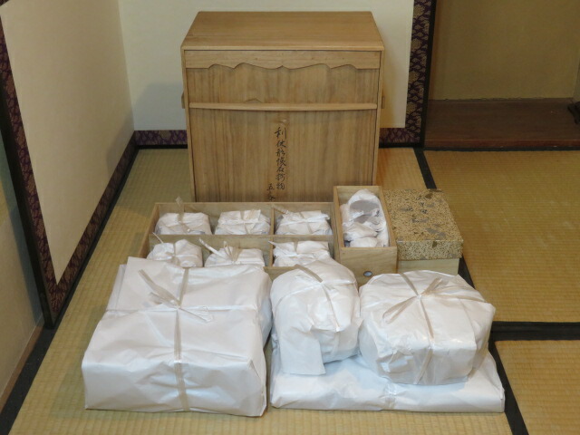 (七月◆特売品)石川県山中塗 四代 辻石斎作 利休形 木製懐石道具一式と 山中塗煮物椀五客〈税込・送料込〉【中古・美品】