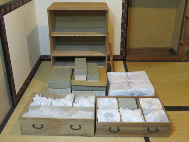 (七月◆特売品)木製本漆塗懐石道具一式 木箱入と 杉八寸盆〈税込・送料込〉【中古・美品】
