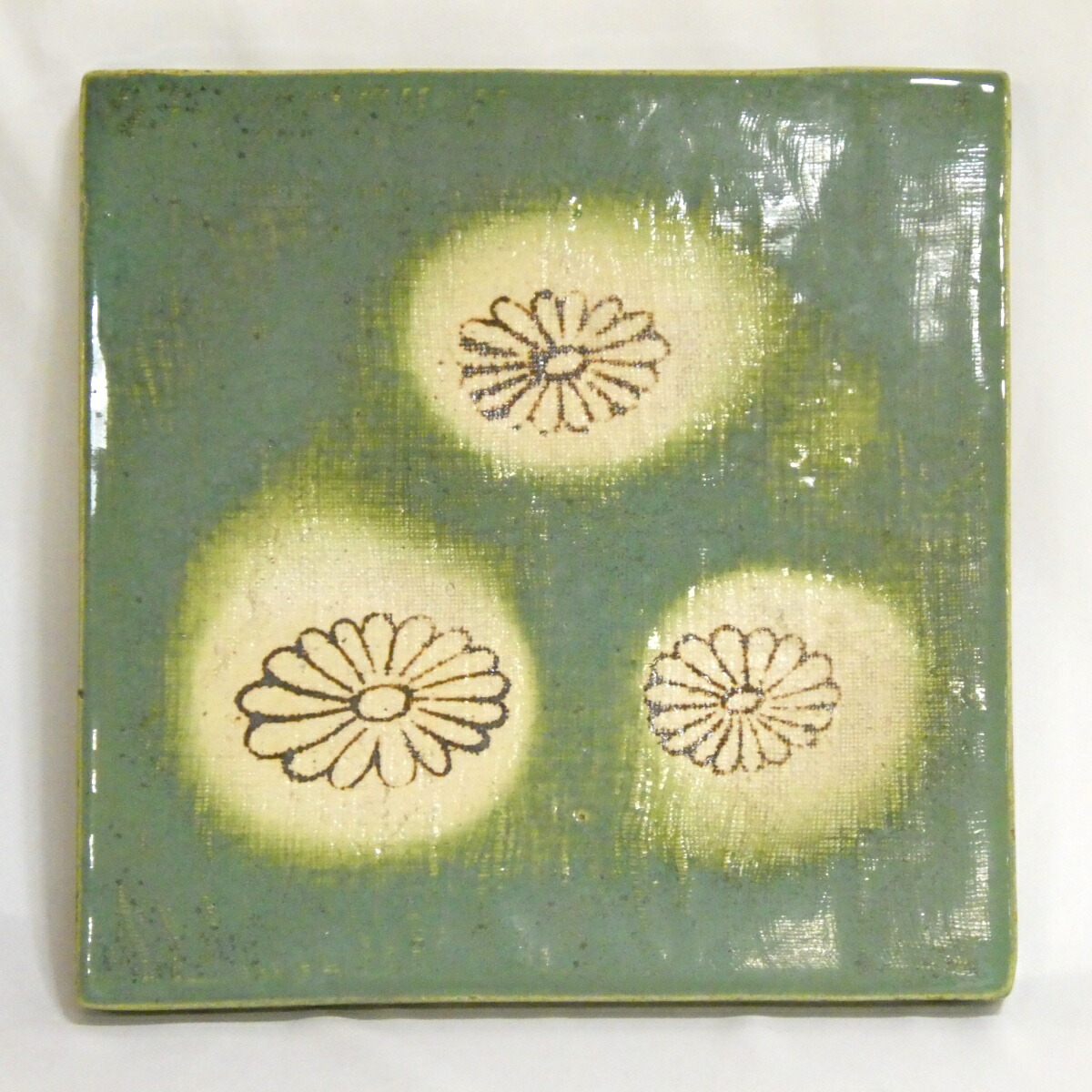 【九月の特価品】織部 敷瓦(陶板)  瓦板 菊絵 茶道具 【お稽古用】