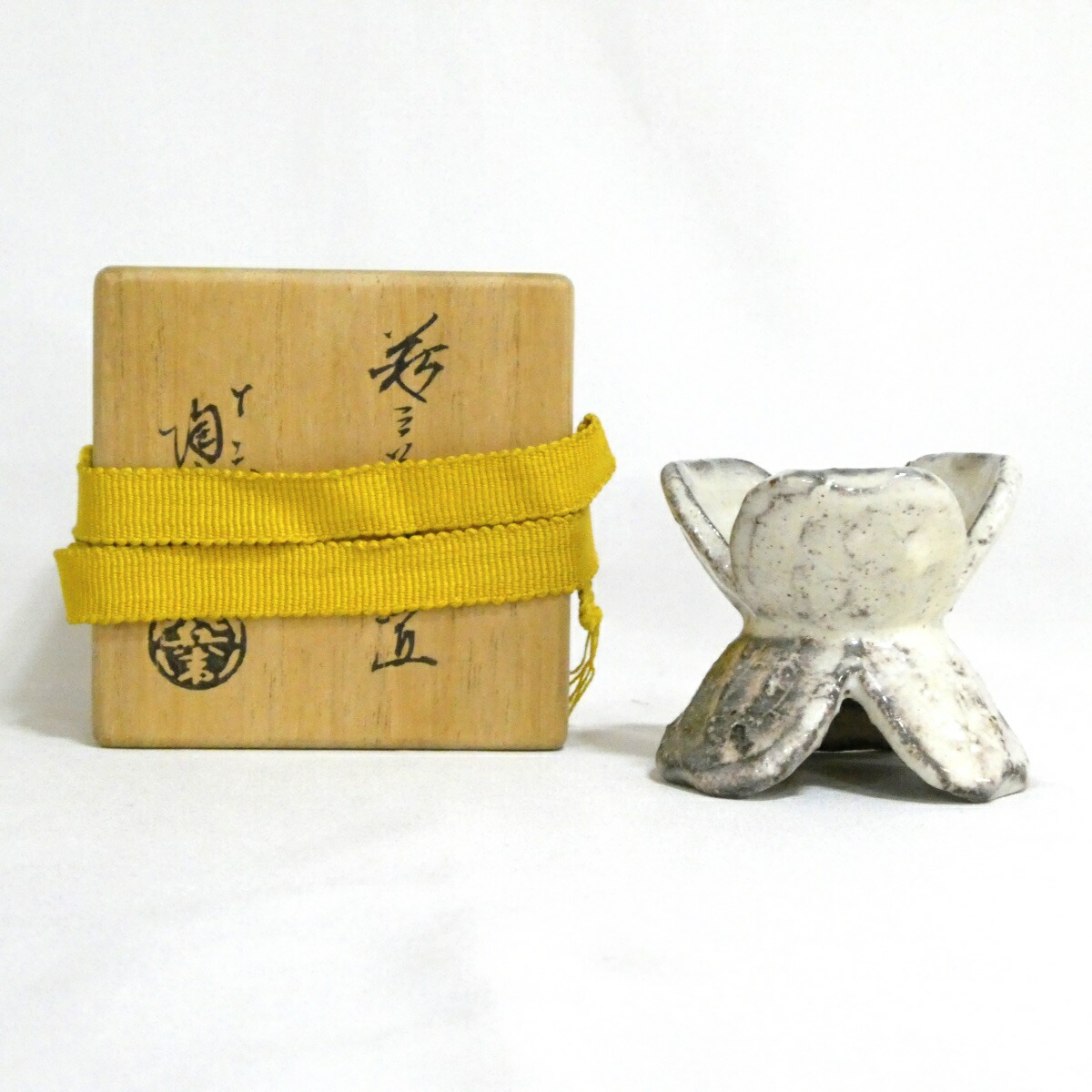 【萩の名工】十二代田原陶兵衛作 萩 三葉蓋置 茶道具【中古 美品】