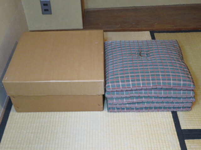 (十月◆特売品)茶席用座布団 吉野間道裂(緑) 五客分〈税込・送料込〉【中古・超美品】