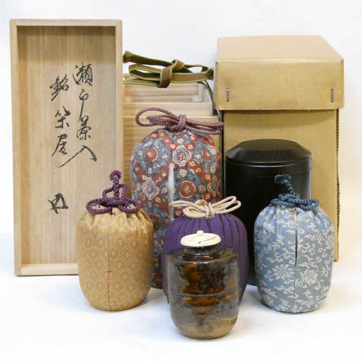 【鵬雲斎宗匠御箱書】瀬戸茶入 銘「閑居」肩衝茶入 挽家 眼鏡箱 仕覆二つ 御物袋添 書付 高級茶道具 【中古 美品】