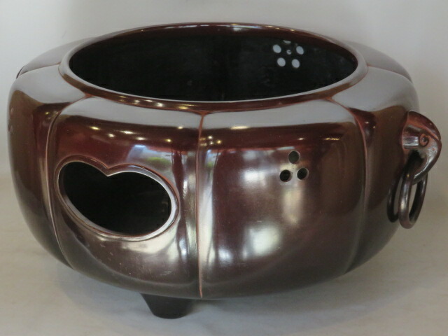 (十一月◆特売品)高岡鋳師 藤田宗勝作 唐銅 菊割風炉 茶道具【税込・送料込】【中古・美品】