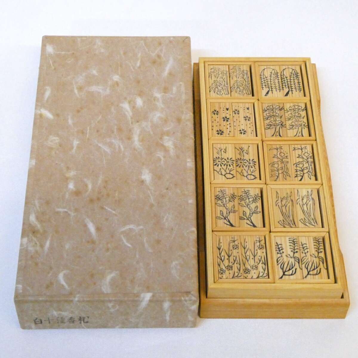 【十一月の特売品】白竹 十種香札（1） 竹箱・紙箱入り 七事式 茶道具【中古 美品】
