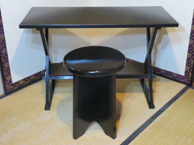 （十二月◆特売品）木製喫架 天板真塗 裏千家用と 裏千家 木製円椅子一客セット売り〔一脚ずつセット売り〕〈税込・送料込〉【紙箱無し！】【中古】