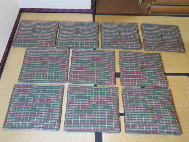 （十二月◆特売品）茶席用座布団 吉野間道裂（緑） 十客分〈税込・送料込〉【中古品】