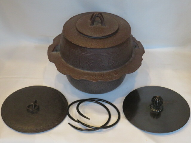 （十二月◆特売品）山形県釜師 高橋敬典工房作 茶飯釜「箱なし特価！」替蓋添え 中釜鐶付〔税込・送料込〕【中古品】