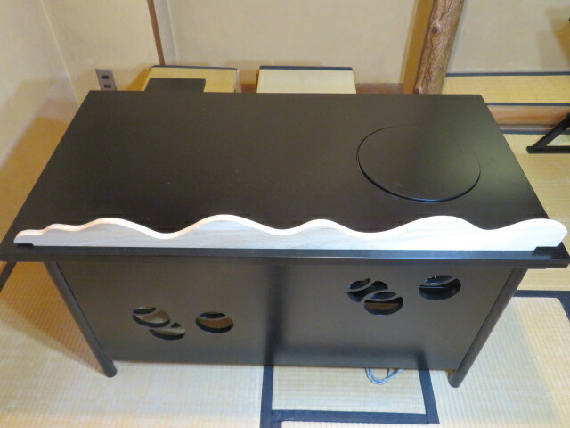 （十二月◆特売品）三千家好写 壺々透立礼卓 椅子二客付・野々田製 裏千家Ｂ炭型電熱器セット〈税込・送料込〉【中古・美品】