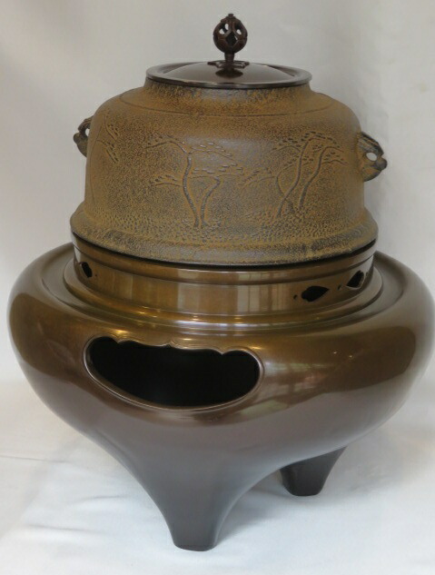 （十二月◆特売品）高岡市 木舟善治郎作 浜松地紋真形切合釜添 高岡鋳師 金屋長兵衛作 唐銅朝鮮風炉 共箱 〈税込・送料込〉【中古・未使用】