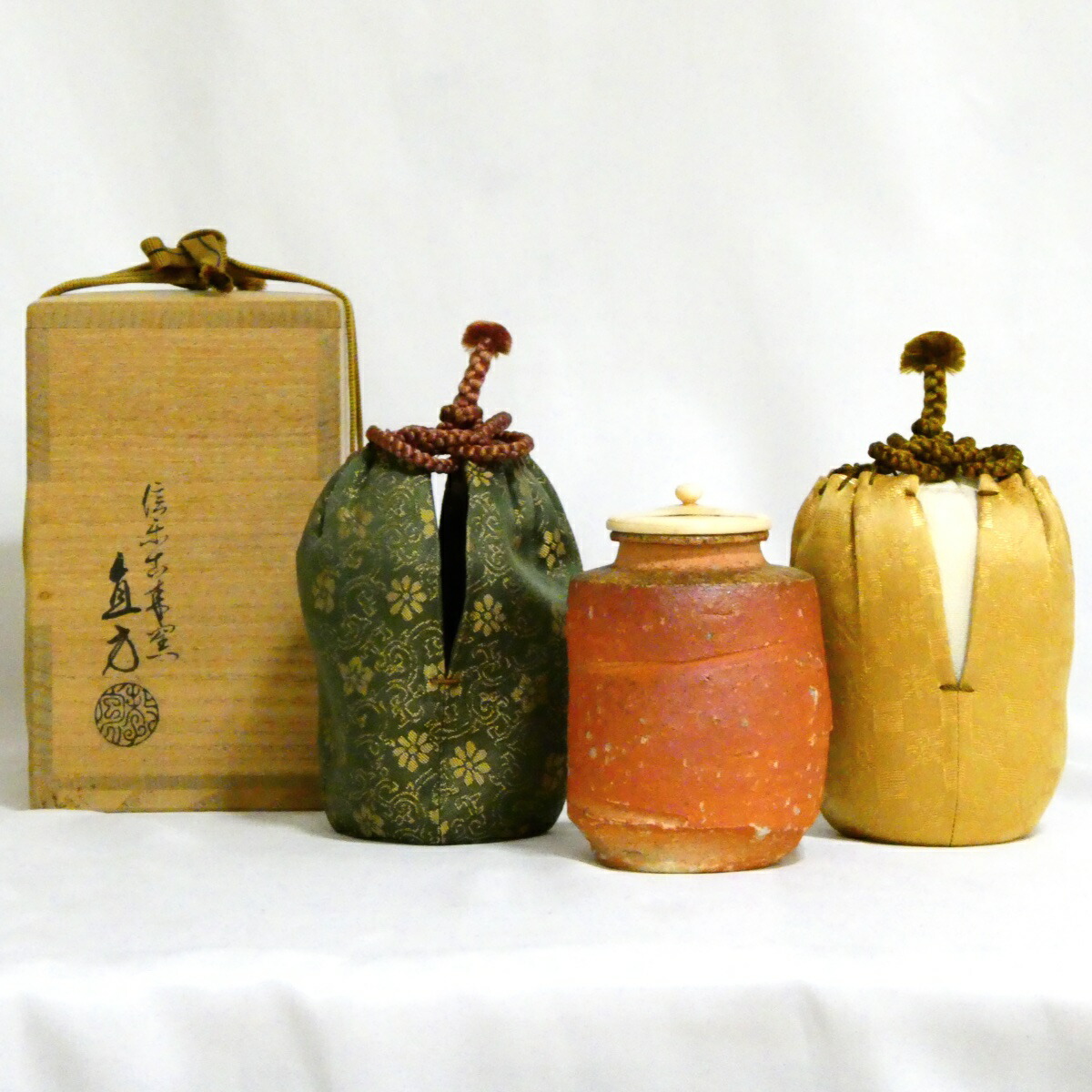 【信楽焼】古来窯 五代 上田直方作 肩衝茶入 仕覆添え【中古・美品】