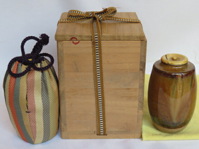 （決算）十三代 高取八仙作 高取焼 肩衝茶入 五色間道 木箱 【税込・送料込】【中古品】