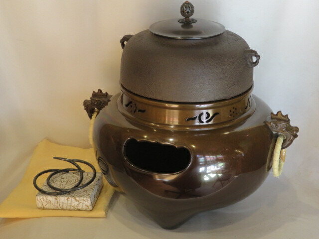 （決算）高岡鋳師 駒方米山作 唐銅鬼面風炉 釜鐶付 【税込・送料込】【中古・未使用】