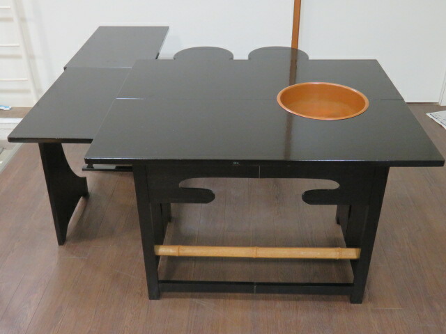 （決算）折り畳み式 立礼卓 椅子二客 脇机付 唐銅落としと五徳底瓦灰付 【税込・送料込】【中古・美品】