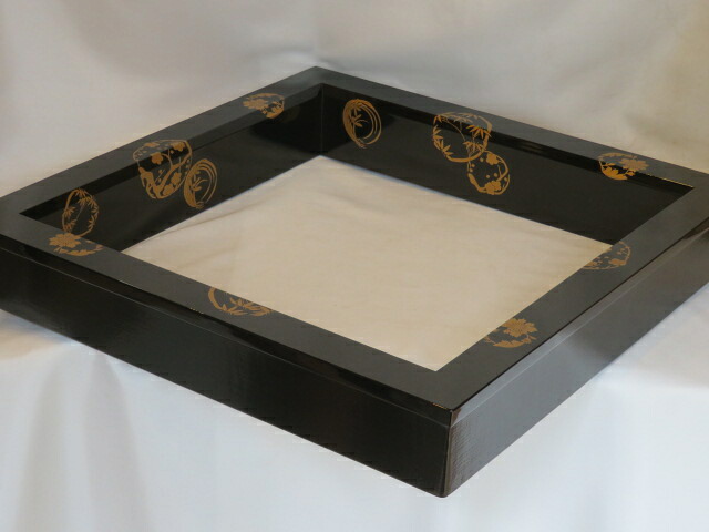 （決算）輪島塗 若島孝雄作 花丸四君子蒔絵 黒真塗炉縁 木製 【税込・送料込】【中古・美品】