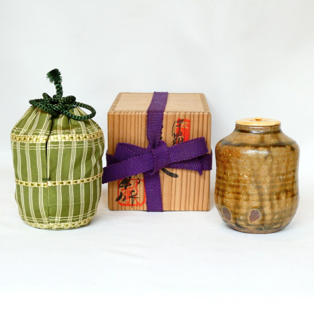 【茶道具】笠取窯 岡本彰作 伊羅保茶入【中古 美品】