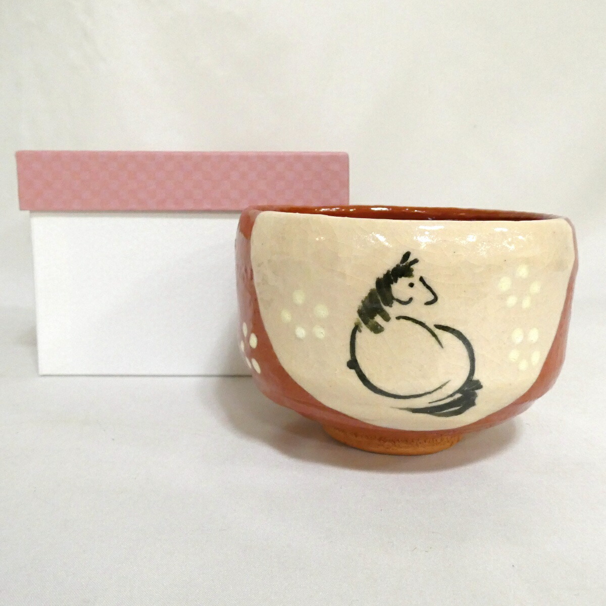 【四月の特売品】平安 佐々木松楽作 赤楽 梅紋左馬茶碗 干支 午年 茶道具【新古品】