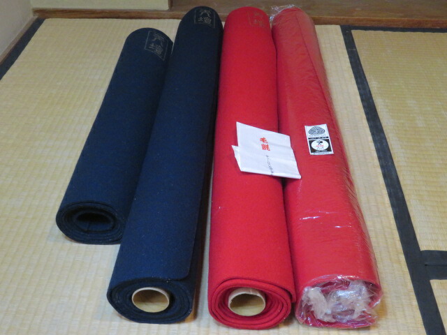 （弥生）天壇毛氈「四本売り！」 京間用大幅「紺色」一本と 大幅「赤色」二本と幅95×長190cm×厚3mm ウール100％ 天壇毛氈 小幅紺色３ミリ一本 長さ188cm 幅64.6cm 厚み3mm ウール100％ 【税込・送料込】【中古】