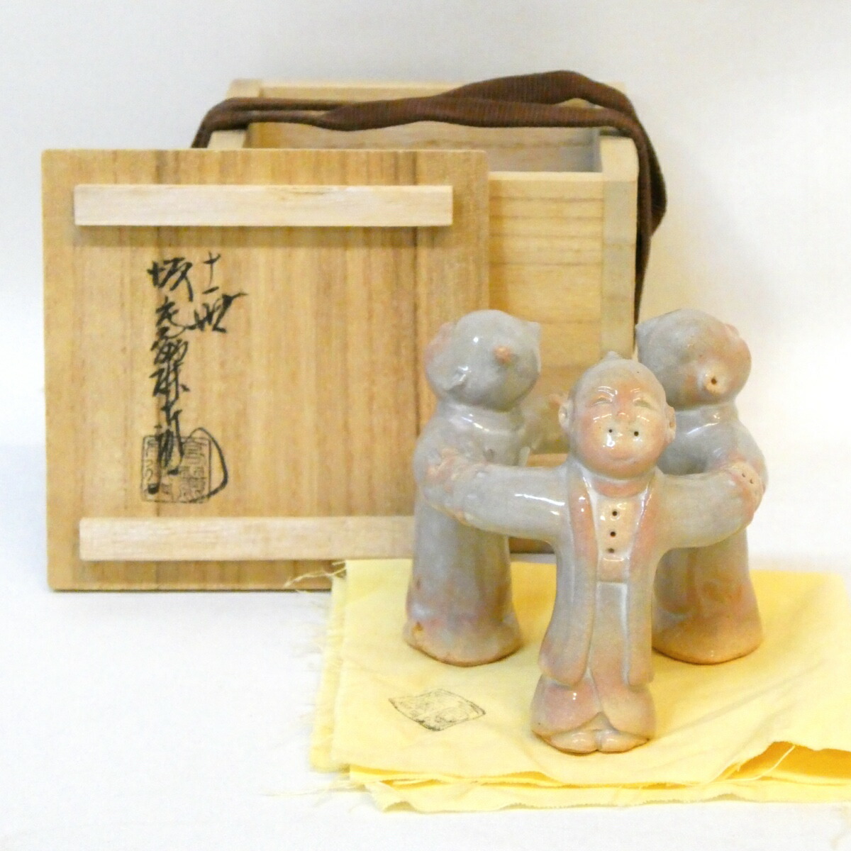 【四月の特売品】十一代 坂 高麗左衛門（韓峯）作 萩焼 三人形 蓋置 三つ人形 茶道具【中古 美品】