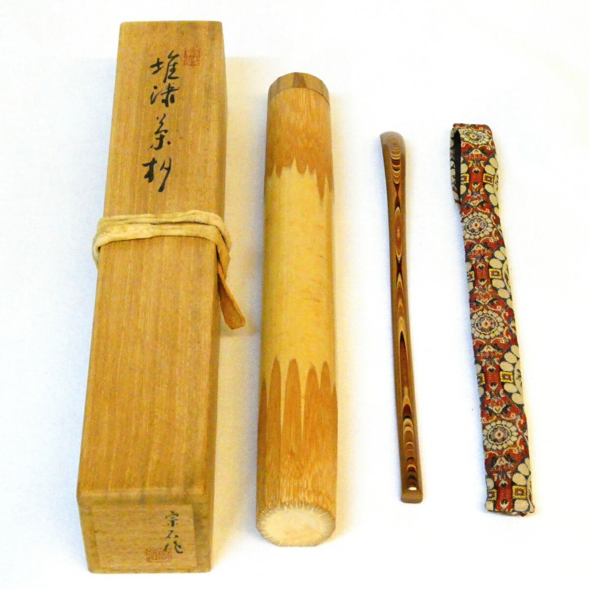 【茶道具】讃岐漆芸 三笙堂 香川宗石作 堆漆茶杓 獅子狩文錦【中古 美品】