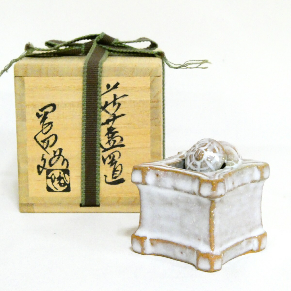 【茶道具】岡田裕作 萩蓋置 一閑人【中古 美品】