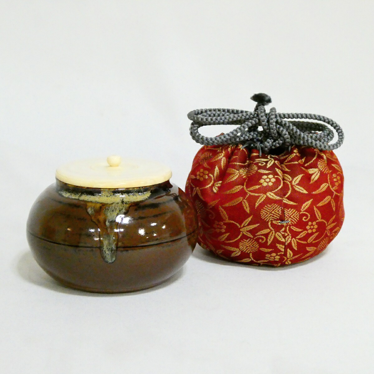 【箱無し特価!!】膳所焼 陽炎園 岩崎新定作 大海茶入 笹蔓緞子 茶道具【中古 美品】