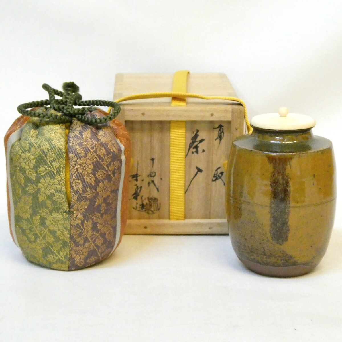 【菱垣文仕覆】十四代 亀井味楽作 高取焼 肩衝茶入 高級茶道具 【中古 美品】