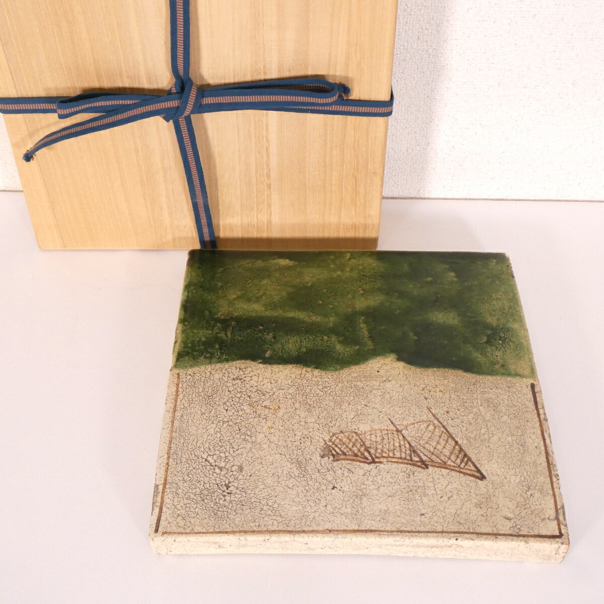 【木箱入り】織部焼 敷瓦 茶道具【中古 美品】